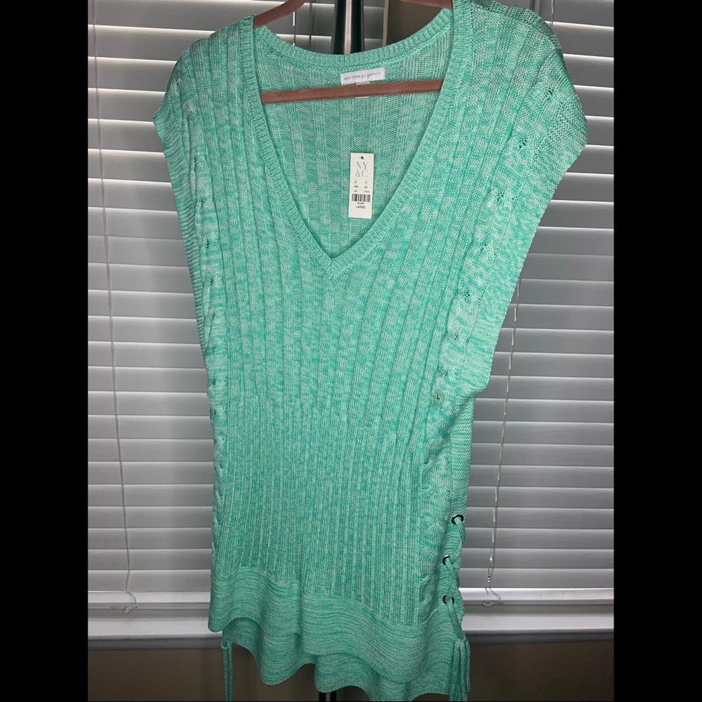 NY&Co. sleeveless sweater